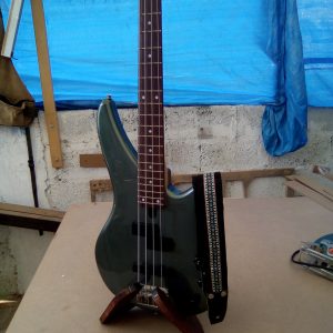 Soporte para guitarra o bajo eléctrico (PLANOS PARA CONSTRUIR)